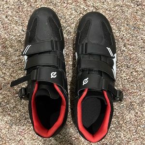 Peloton shoes in great condition.